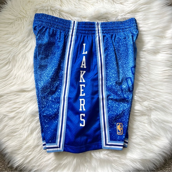 Mitchell & Ness NBA LA Lakers 1996 Blue Spray Paint Swingman Shorts mens new - Picture 3 of 6